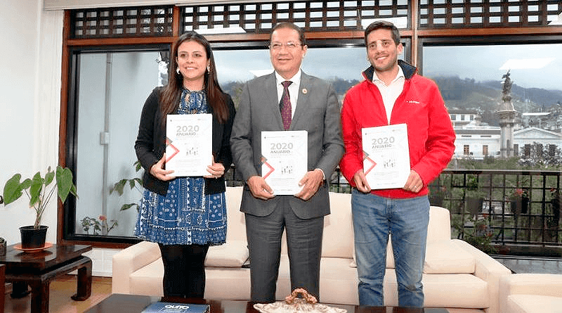 Alcalde recibe el primer ‘Anuario de Siniestralidad Vial’ de Quito