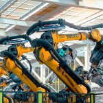 Robots ensamblan y detectan fallas que el ojo humano no puede