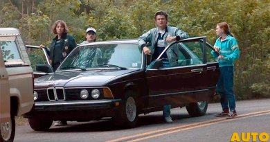 Stranger Things® con el BMW 733i listos para la aventura