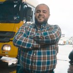 Choferes profesionales mantienen a Ecuador en movimiento
